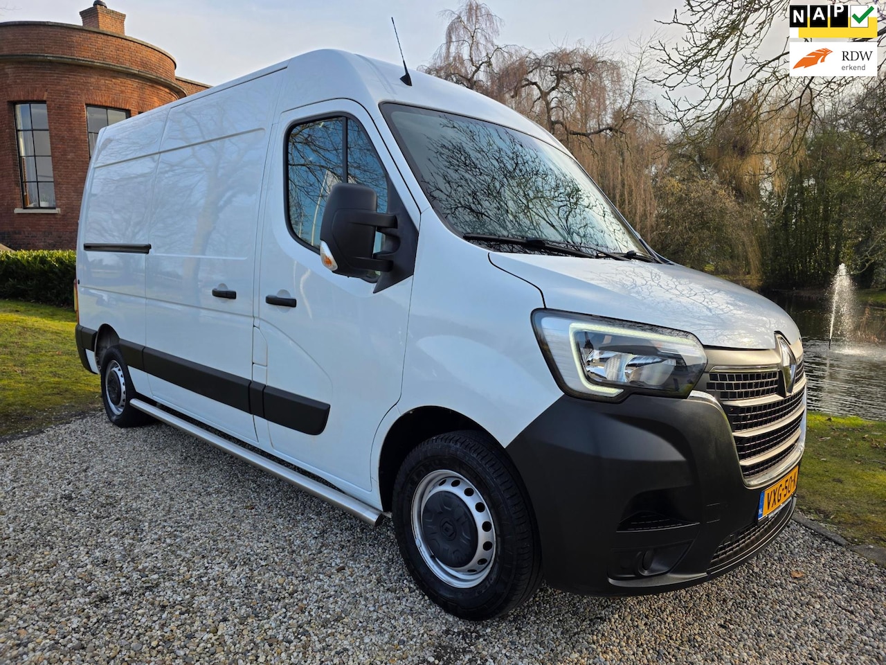Renault Master - T35 2.3 dCi 135 L2H2 AIRCO/3-persoons - AutoWereld.nl