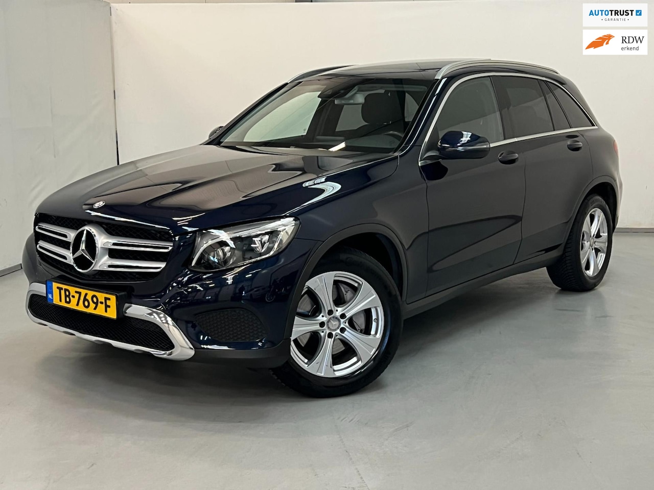 Mercedes-Benz GLC-klasse - 250 / Pano / Trekhaak / Stoelverwarming - AutoWereld.nl