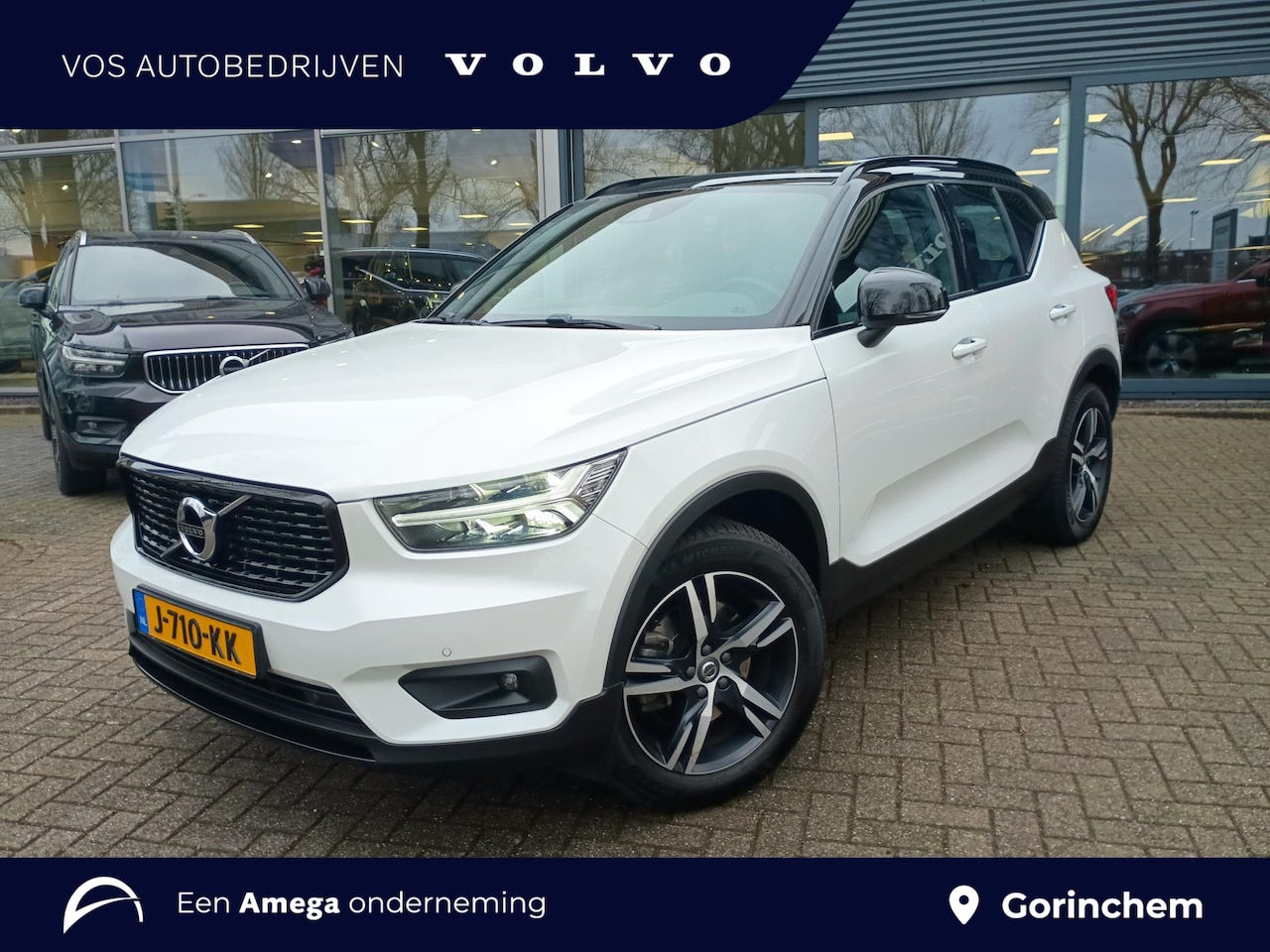 Volvo XC40 - B4 R-Design |Lederen bekleding| Trekhaak | Schuifdak| Vos Geleverd| - AutoWereld.nl