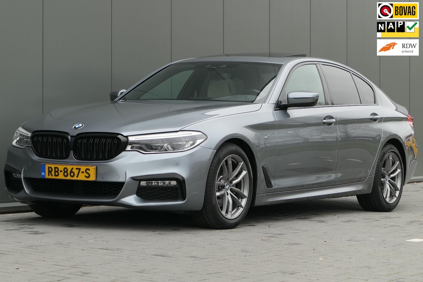 BMW 5-serie - 520i M-Sportpakket Schuifdak Memory Navigatie - AutoWereld.nl
