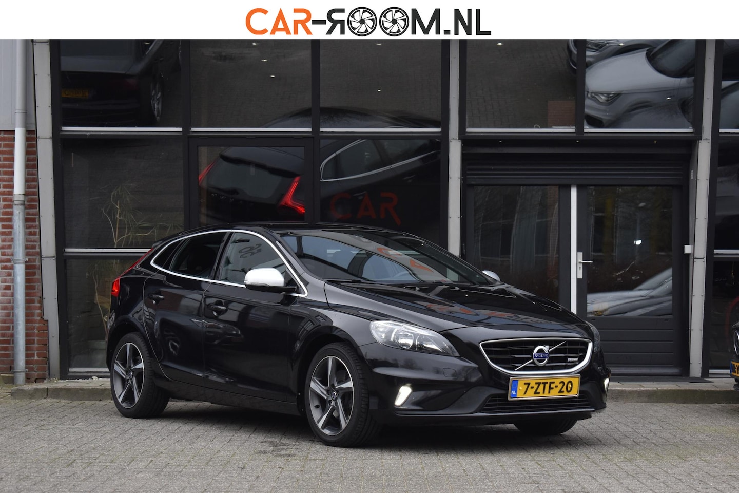 Volvo V40 - 1.6 T3 R-Design Cruise Navi Trekhaak NAP - AutoWereld.nl
