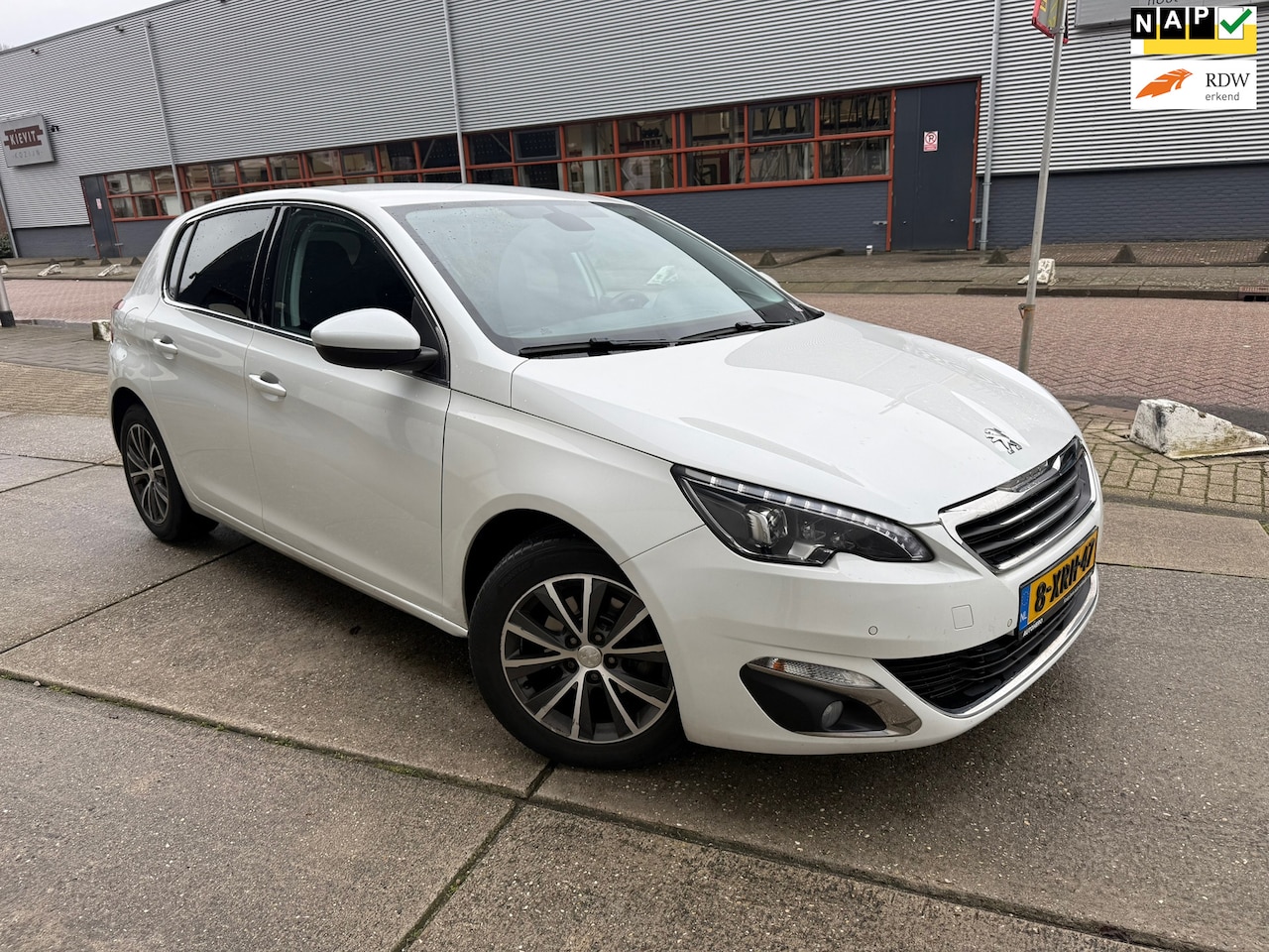 Peugeot 308 - 1.2 e-THP Allure AUTOMAAT CLIMA CAMERA Volledig onderhouden - AutoWereld.nl