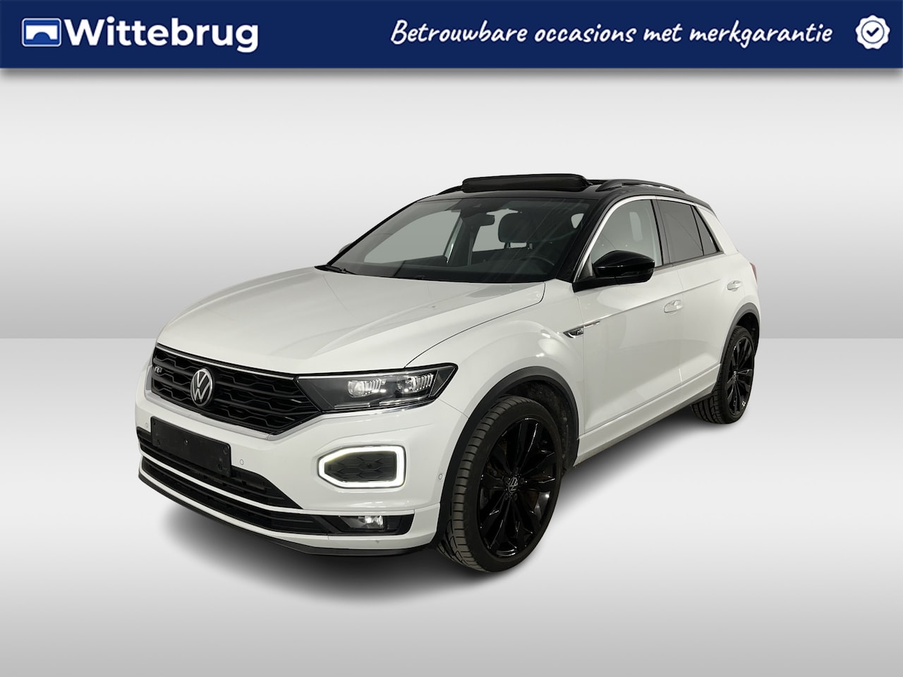 Volkswagen T-Roc - 1.5 TSI R-Line / AUTOMAAT/ PANO/ STUUR+STOELVERWARM./ PARK.SENSOR.V+A/ CAMERA/ DODE HOEK/ - AutoWereld.nl