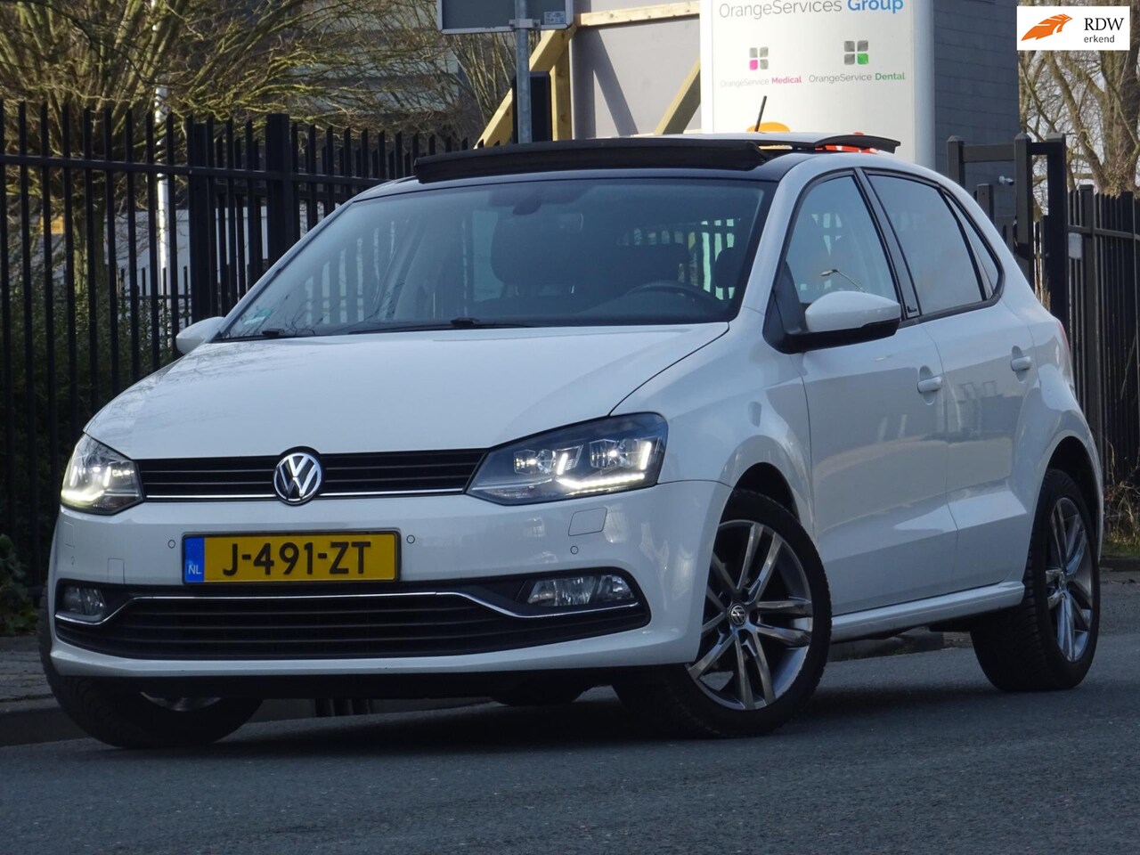 Volkswagen Polo - 1.2 TSI Highline 5DR PANORAMADAK/CARPLAY/APK - AutoWereld.nl