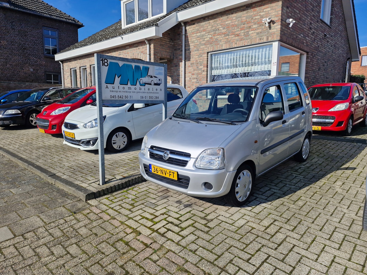 Opel Agila - 1.2-16V Essentia zeer mooie agila geen roest kras of deuk schades prijs is vast - AutoWereld.nl