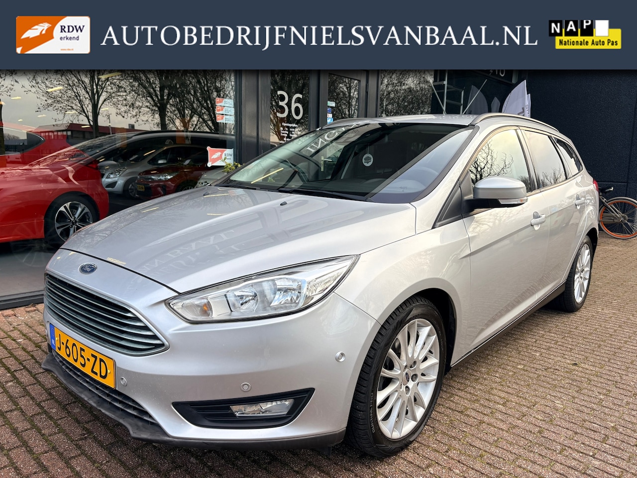 Ford Focus Wagon - 1.0 Trend Automaat/Navi/Clima/PDC/Trekhaak - AutoWereld.nl