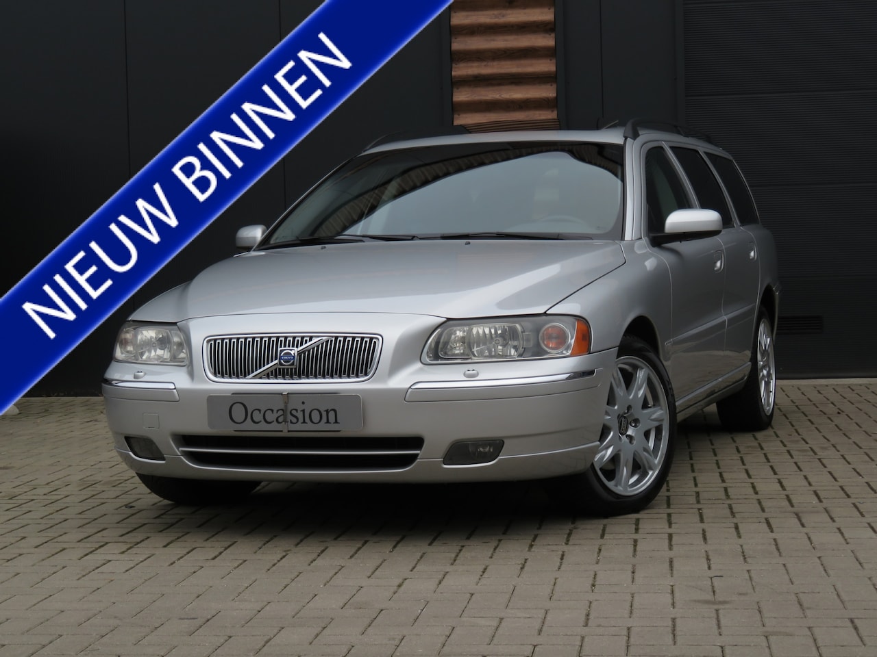 Volvo V70 - 2.5T AWD Summum Airco Cr-Control Schuifdak Four-C Youngtimer - AutoWereld.nl