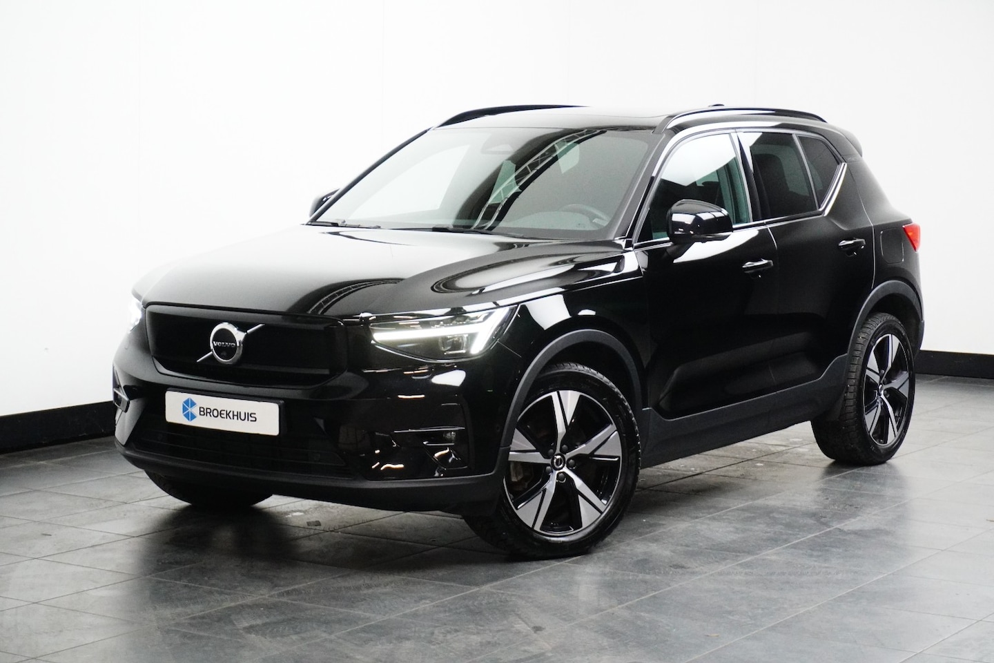 Volvo XC40 - 231PK Ultimate Dark | Panoramadak | Trekhaak | 360 | Memory | HK Audio - AutoWereld.nl