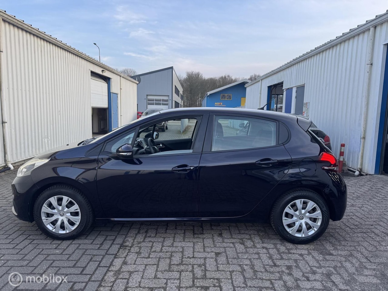 Peugeot 208 - 1.2 PureTech| Nw APK | Carplay | Facelift | LED - AutoWereld.nl