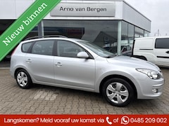 Hyundai i30 CW - 1.6i Dynamic, climatronic, pdc, trekhaak, USB, AUX, isofix, nieuwe distributieset
