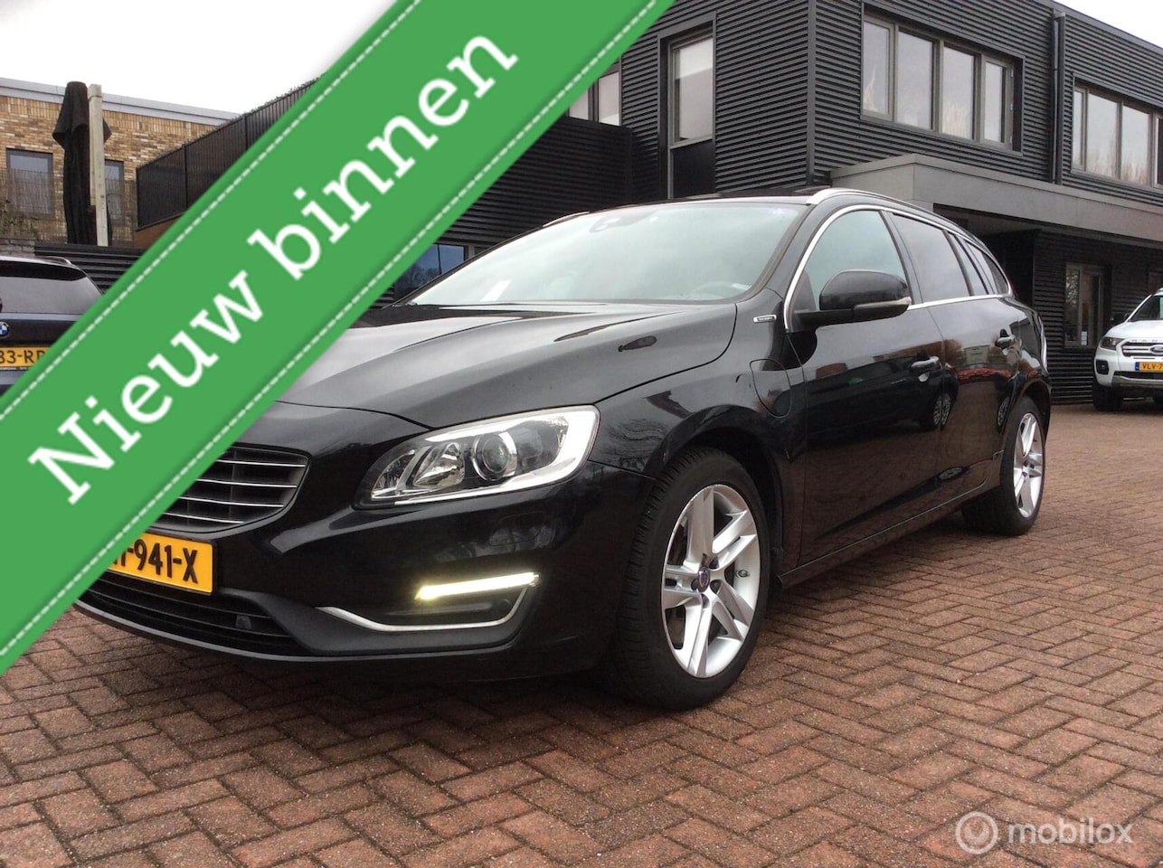 Volvo V60 - 2.4 D6 Twin Engine Momentum Schuifd Leder Nav Camera - AutoWereld.nl
