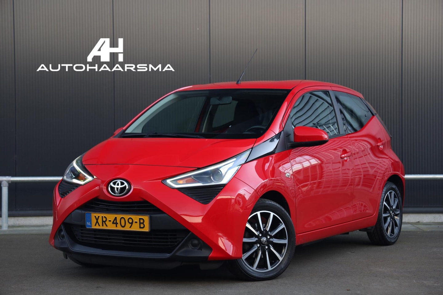 Toyota Aygo - 1.0 VVT-i x-play 5-Drs Achteruitrijcamera CarPlay 15-Inch LMV NL-Auto! - AutoWereld.nl