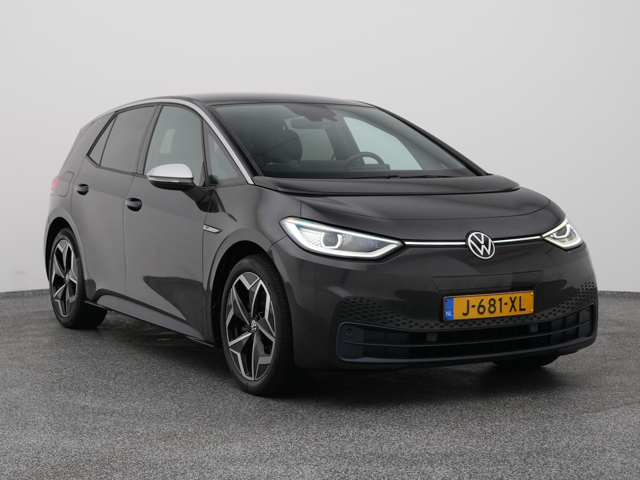 Volkswagen ID.3 - First Plus 58 kWh | CAMERA | ADAPTIVE | STOEL- EN STUURVERW. - AutoWereld.nl