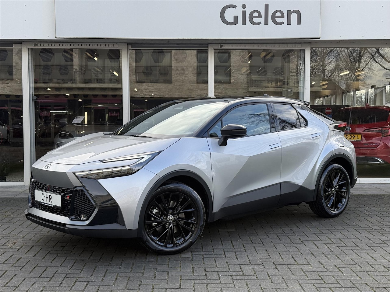 Toyota C-HR - 2.0 High Power PHEV GR Sport | Trekhaak, Elektrische achterklep, Stoel + Stuurverwarming, - AutoWereld.nl