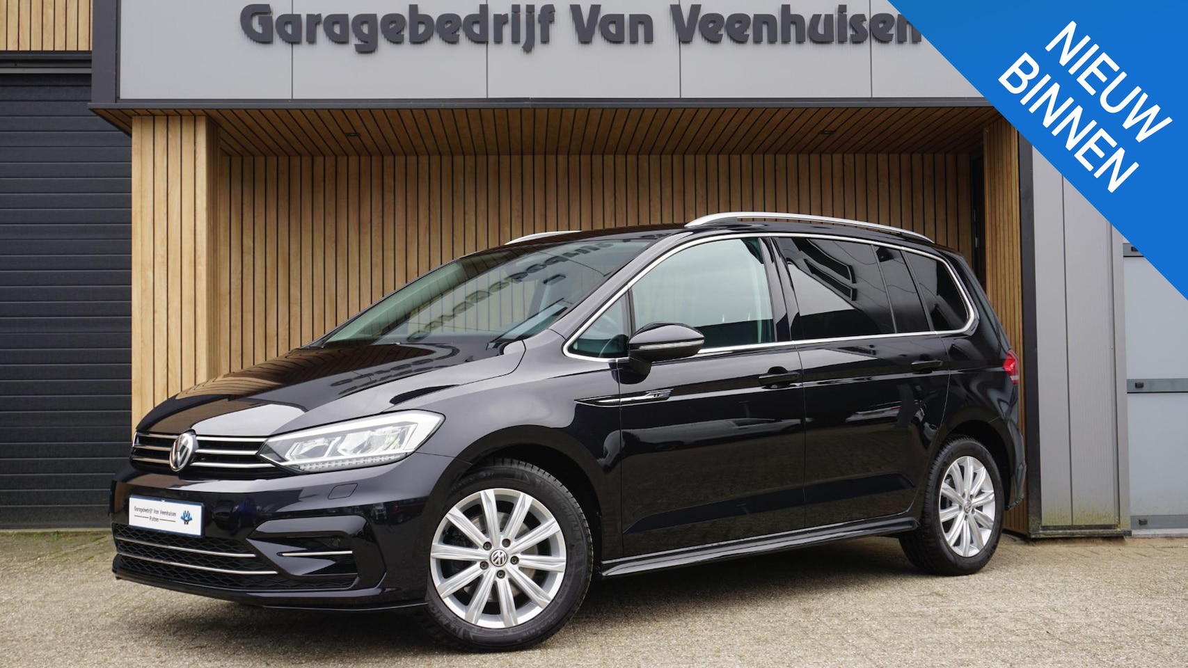 Volkswagen Touran - 1.5 TSI 150PK 7-Zits DSG R-Line & Highline LED Keyless 17inch LM Stoel & Stuurverwarming * - AutoWereld.nl