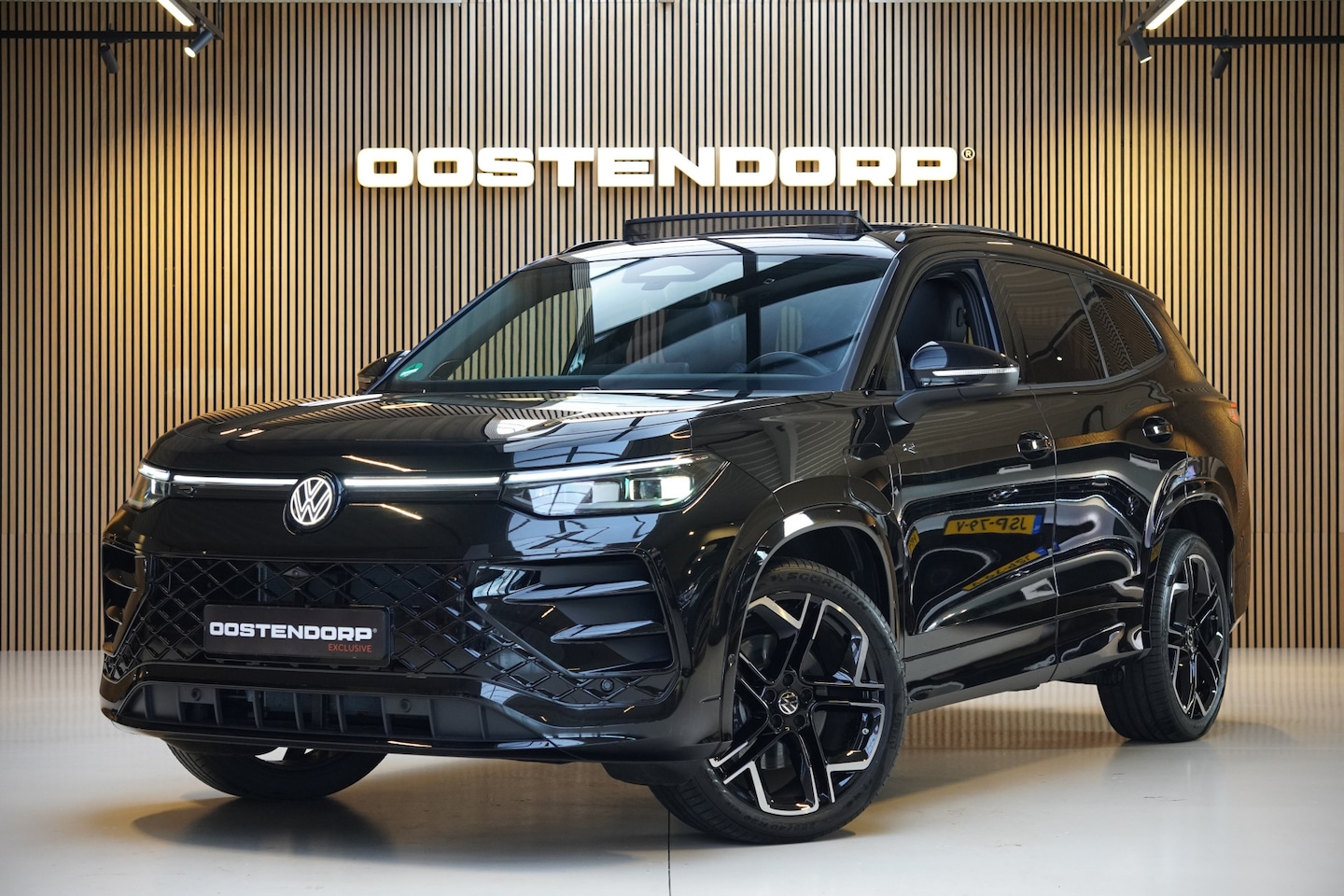 Volkswagen Tayron - 1.5eHybrid/204pk R-Line Blackstyle|2025|Leder|Panoramadak|Trekhaak|HarmanKardon|Navi Pro|S - AutoWereld.nl