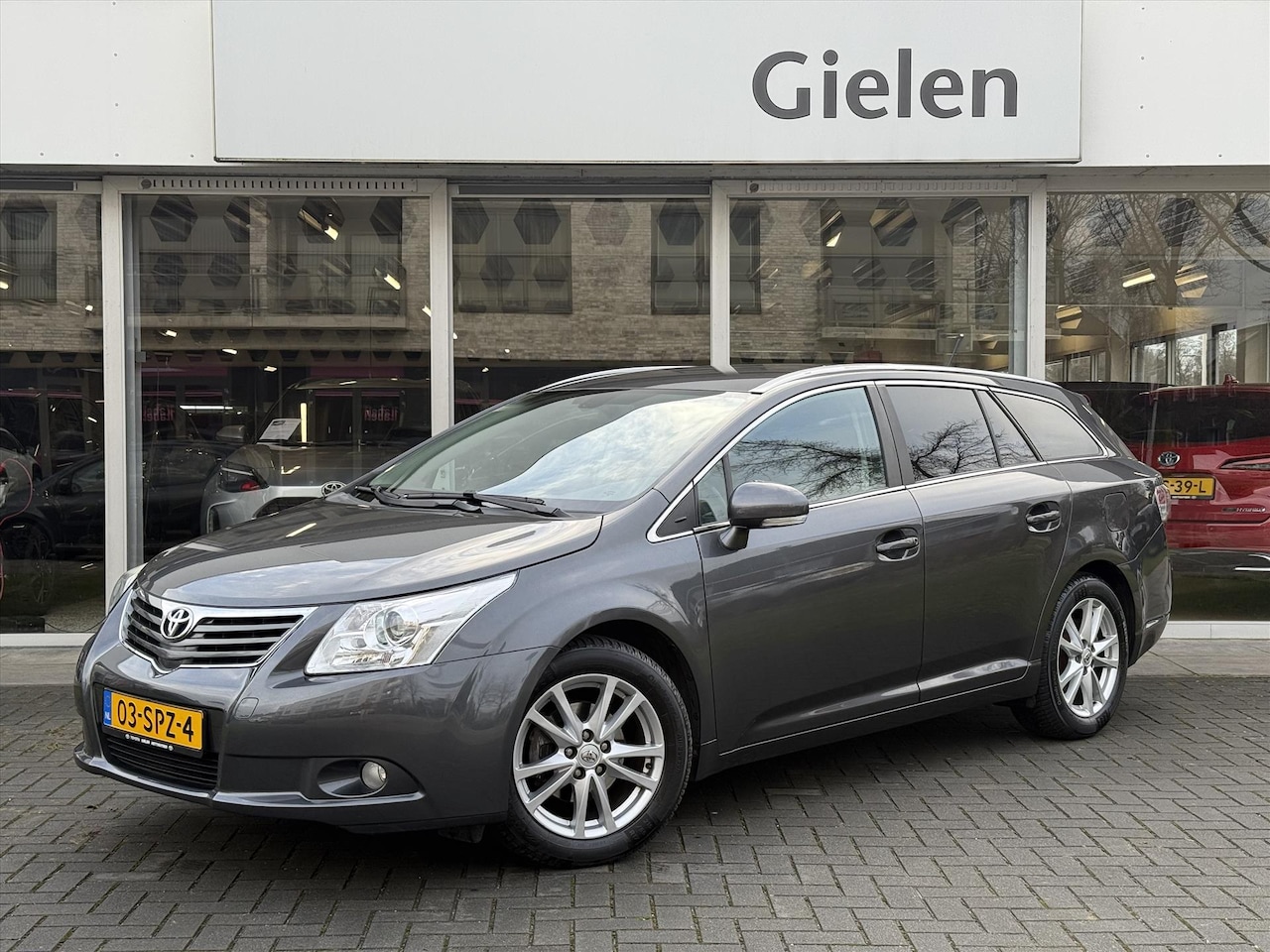Toyota Avensis - 1.8 VVT-i 147pk Automaat Business | Trekhaak, Parkeersensoren, Camera, Cruise control, 17i - AutoWereld.nl