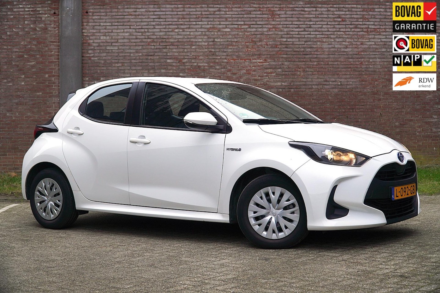 Toyota Yaris - 1.5 Hybrid Active 1.5 Hybrid Active, Climat en Cruise Control, Camera, Apple Carplay, Ned. Auto - AutoWereld.nl