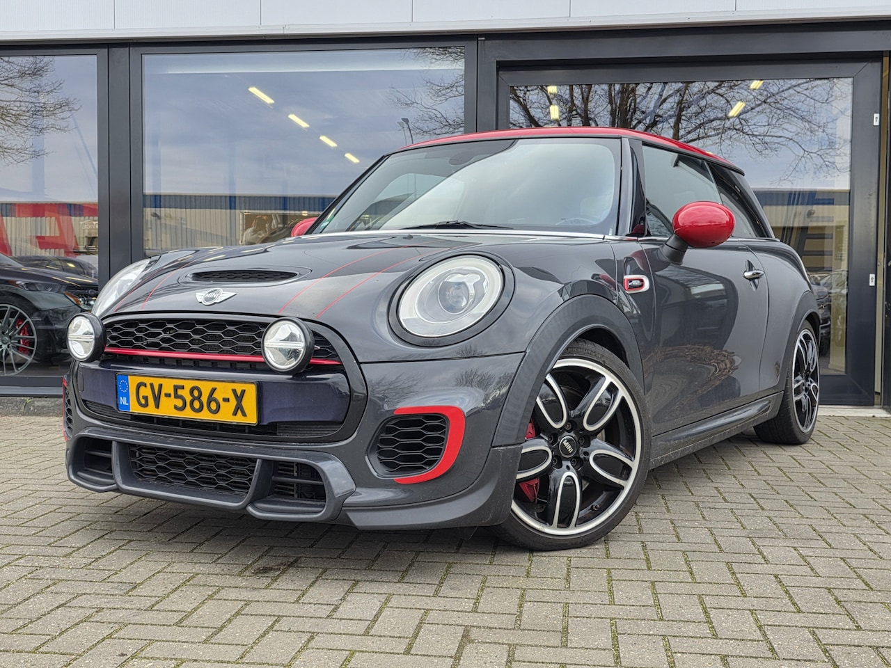 MINI John Cooper Works - Mini 2.0 + CAMERA + HARMAN KARDON + AKRAPOVIC - AutoWereld.nl