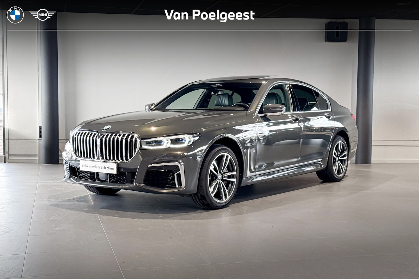 BMW 7-serie - 745e High Executive | M Sport | Glazen Schuif-/kanteldak | Head-up Display | Stoelventilat - AutoWereld.nl