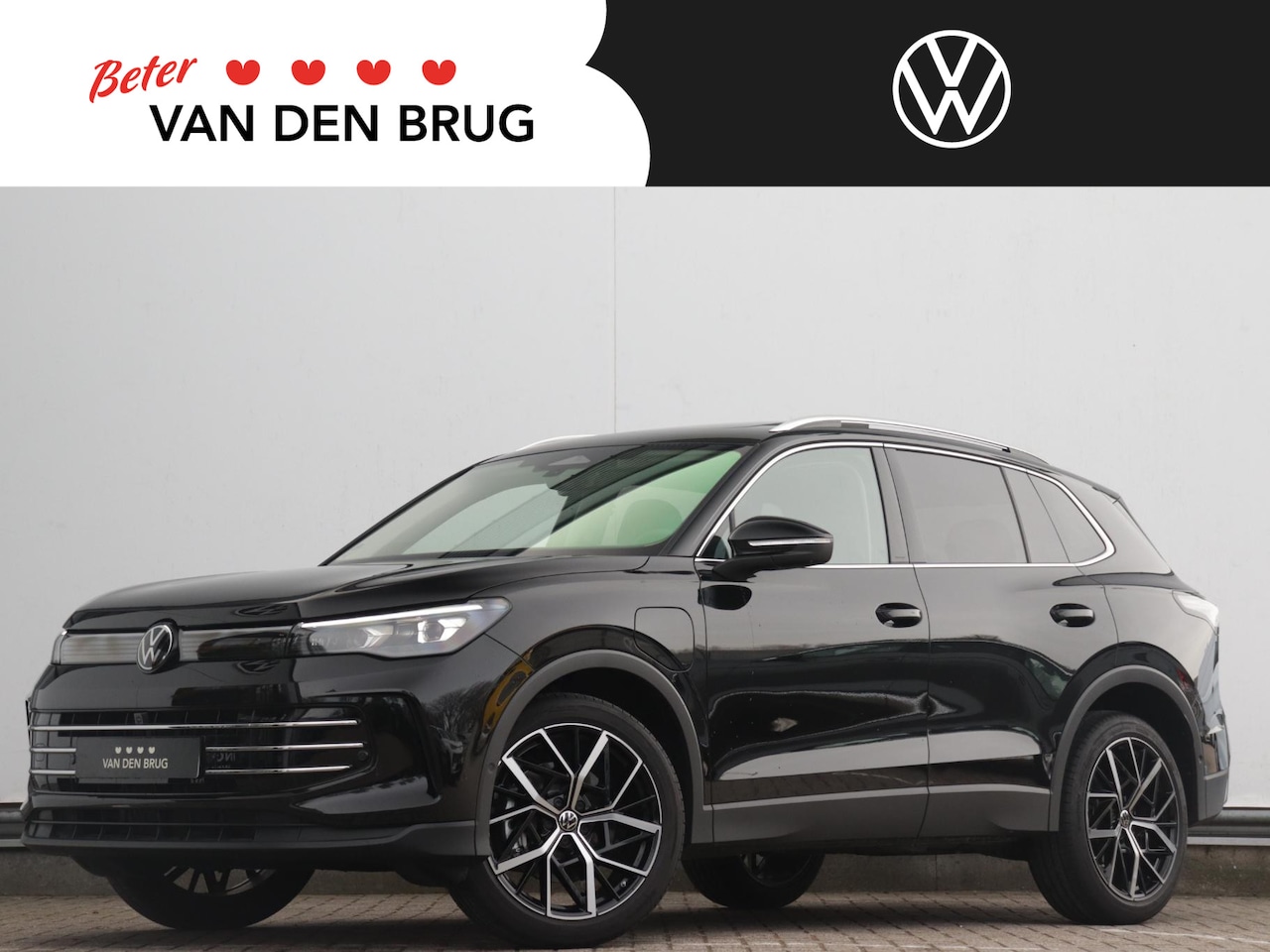 Volkswagen Tiguan - 1.5 eHybrid Elegance | Panoramdak | Trekhaak wegklapbaar | 360° camera | Stoel- en stuurve - AutoWereld.nl