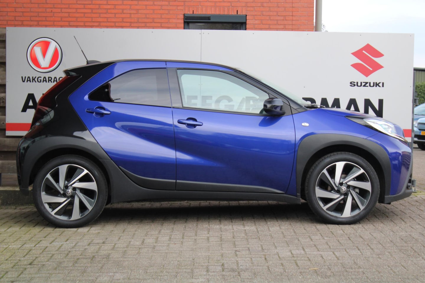 Toyota Aygo X - 1.0 VVT-i MT Envy Airco, Navigatie, Applecarpl./Andr. Auto, Draadloos telefoonlader, Adapt - AutoWereld.nl