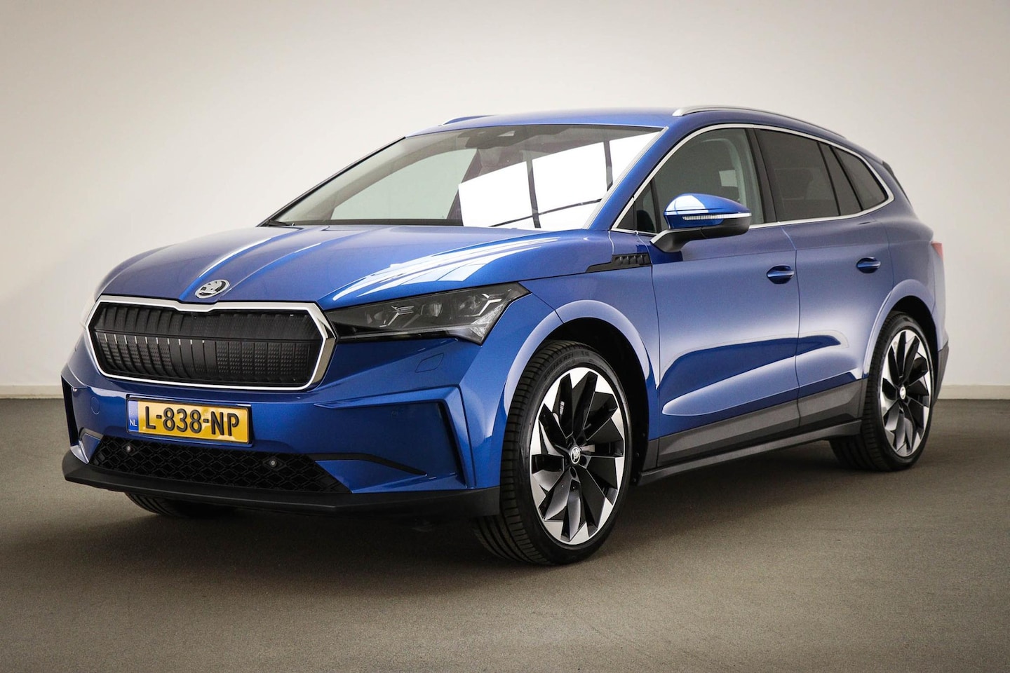 Skoda Enyaq iV - 80 First Edition SOH 94% | MATRIX LED |  LEDER | WARMTEPOMP | TREKHAAK - AutoWereld.nl