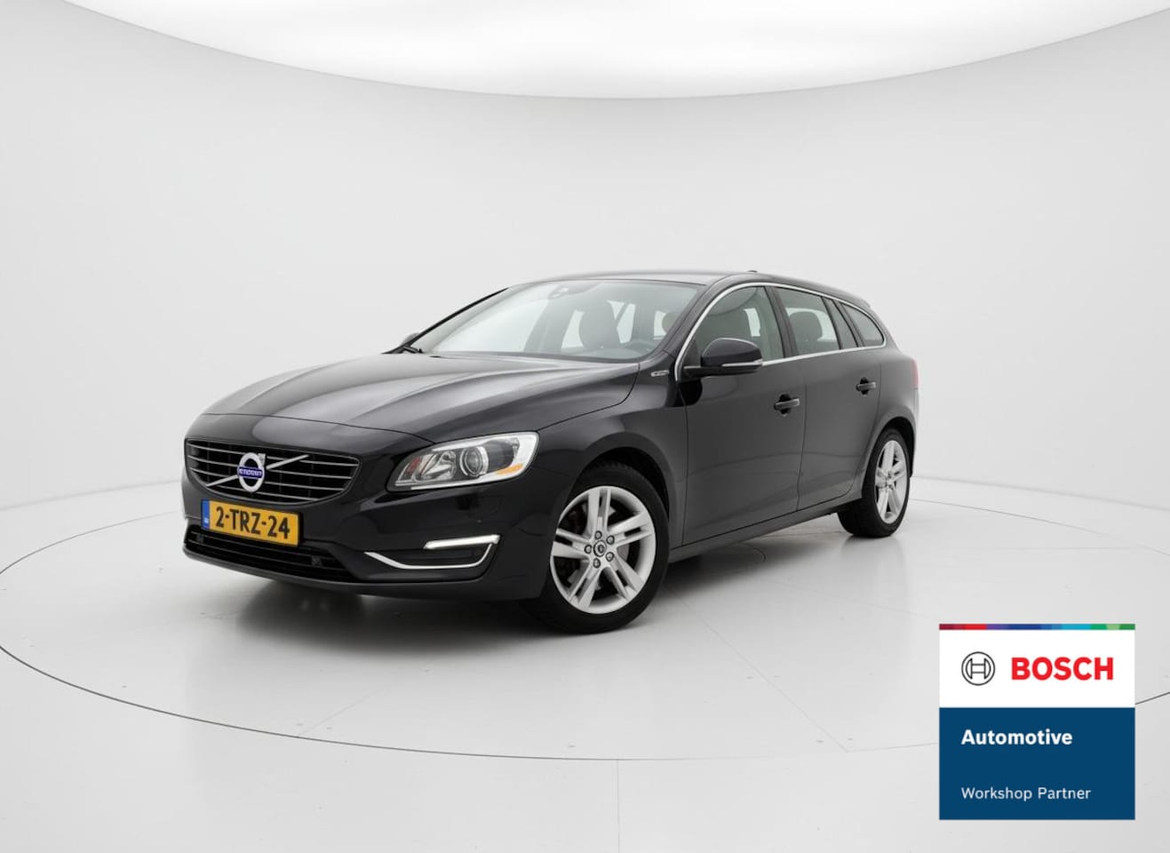 Volvo V60 - 2.4 D6 AWD Plug-In Hybrid Summum POLESTAR ENGINEERD - OPEN DAK - LEER - MEMORY SEATS - CAM - AutoWereld.nl