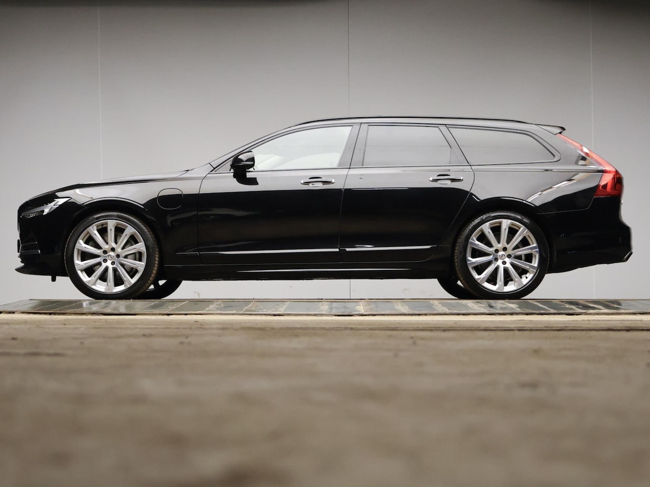 Volvo V90 - 2.0 T8 AWD Inscription Sport (PANORAMADAK,APPLE CARPLAY,NAVI,CAMERA,STOEL/STUURVERWARMING, - AutoWereld.nl