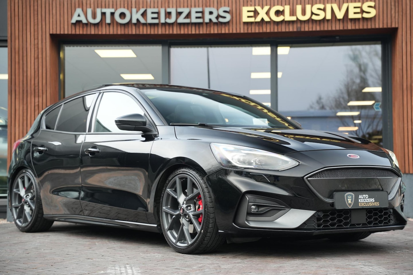 Ford Focus - 2.3 EcoBoost ST-X Panoramadak Milltek LED B&O Headup Stuurverw. - AutoWereld.nl