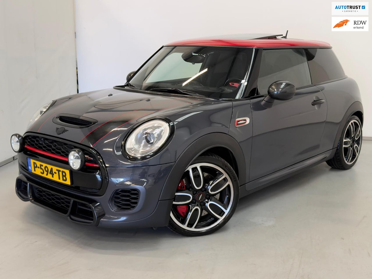 MINI John Cooper Works - Mini 2.0 / Pano / Harman / Headup - AutoWereld.nl