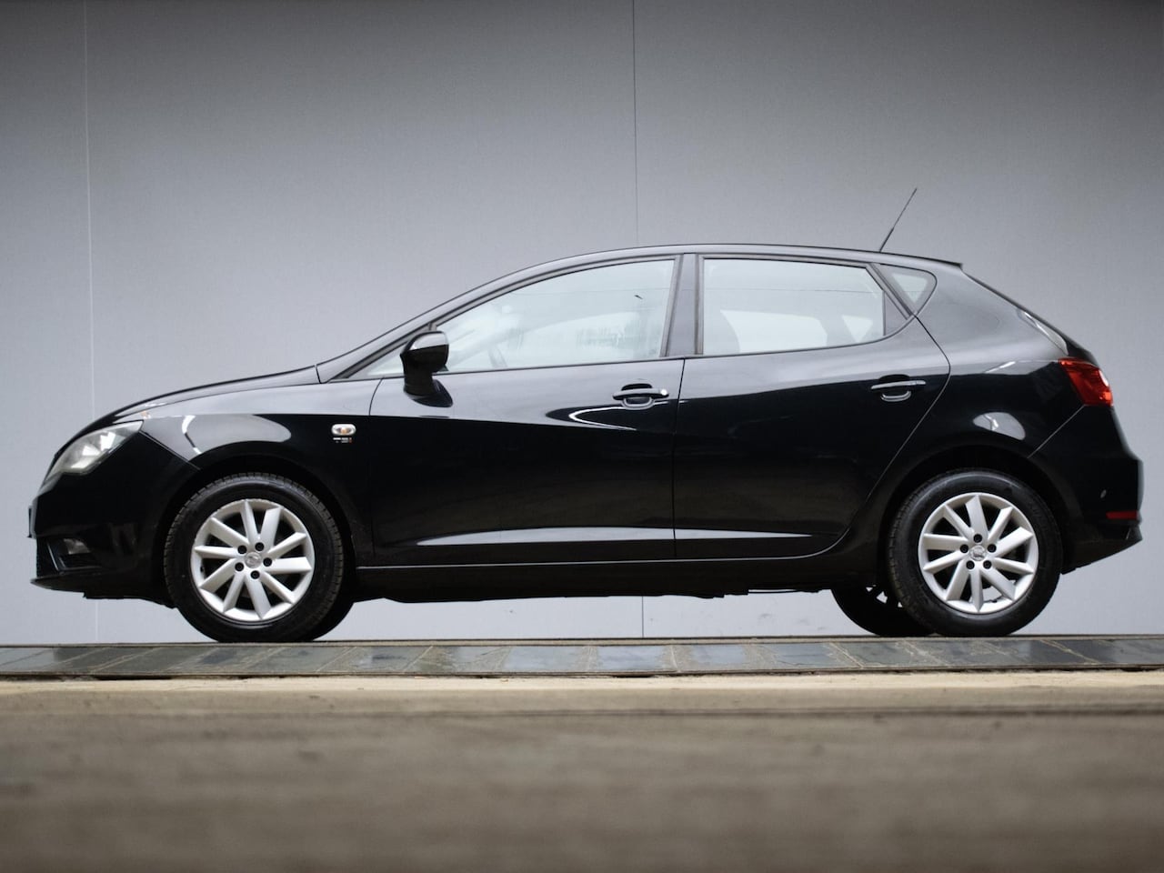 SEAT Ibiza - 1.2 TSI Style Sport (AIRCO,BLUETOOTH,ELEKTRISCH PAKKET,CENTRALE DEURVERGRENDELING,SPORTSTO - AutoWereld.nl