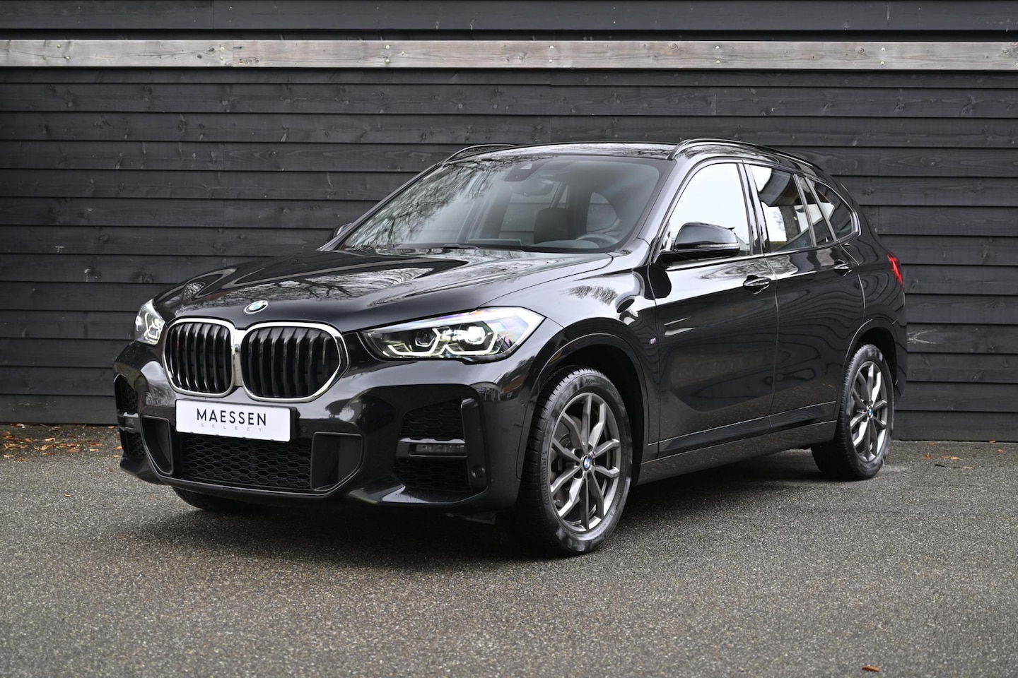 BMW X1 - sDrive20i Executive Edition | M-Sport | LED | PDC | Stoel vw. | HUD - AutoWereld.nl