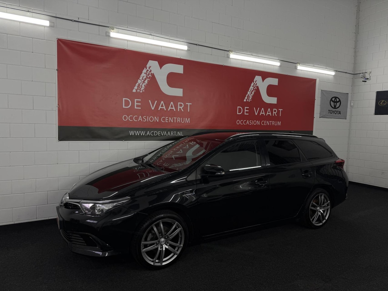 Toyota Auris - 1.8 Hybrid Now - FACELIFT/NAVI/CARPLAY/NAP - AutoWereld.nl