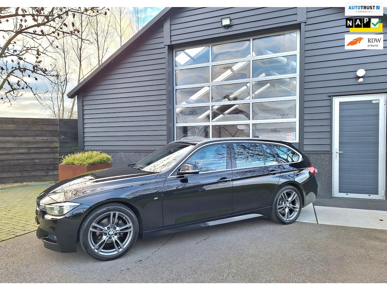 BMW 3-serie Touring - 318i M Sport NL-Auto, BTW-Auto ! Full-Map-Navi, Climate-Control, Cruise-Control, Elek. Ach - AutoWereld.nl