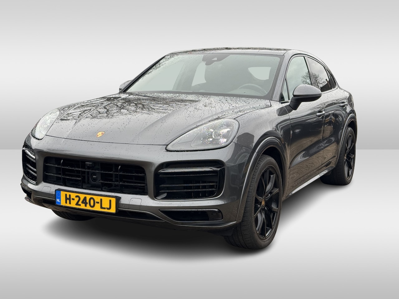 Porsche Cayenne Coupé - 3.0 E-Hybrid / Trekhaak / Panoramadak / 360Camera / Luchtvering / 21'' / Bose / Sportdesig - AutoWereld.nl