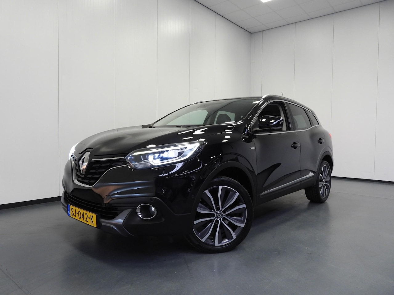Renault Kadjar - 1.2 TCe Bose NAVI/CAMERA/LED/TREKH./19"LMV! - AutoWereld.nl