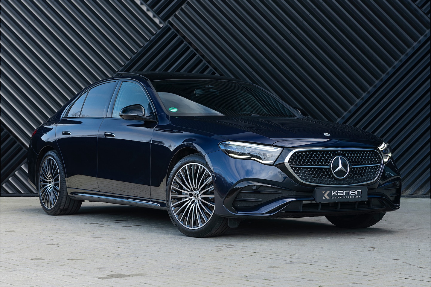 Mercedes-Benz E-klasse - 300 e AMG Distronic+ IHC+ Pano Burmester Memory 360 PassagiersDispl. - AutoWereld.nl