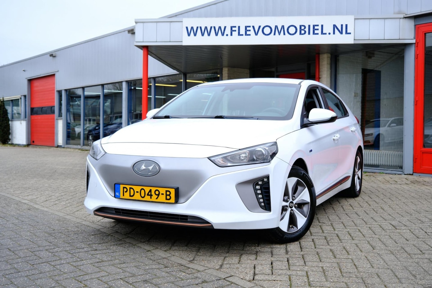 Hyundai IONIQ - Comfort EV Aut. Navi|Clima|Cam|LMV|Apple CarPlay - AutoWereld.nl