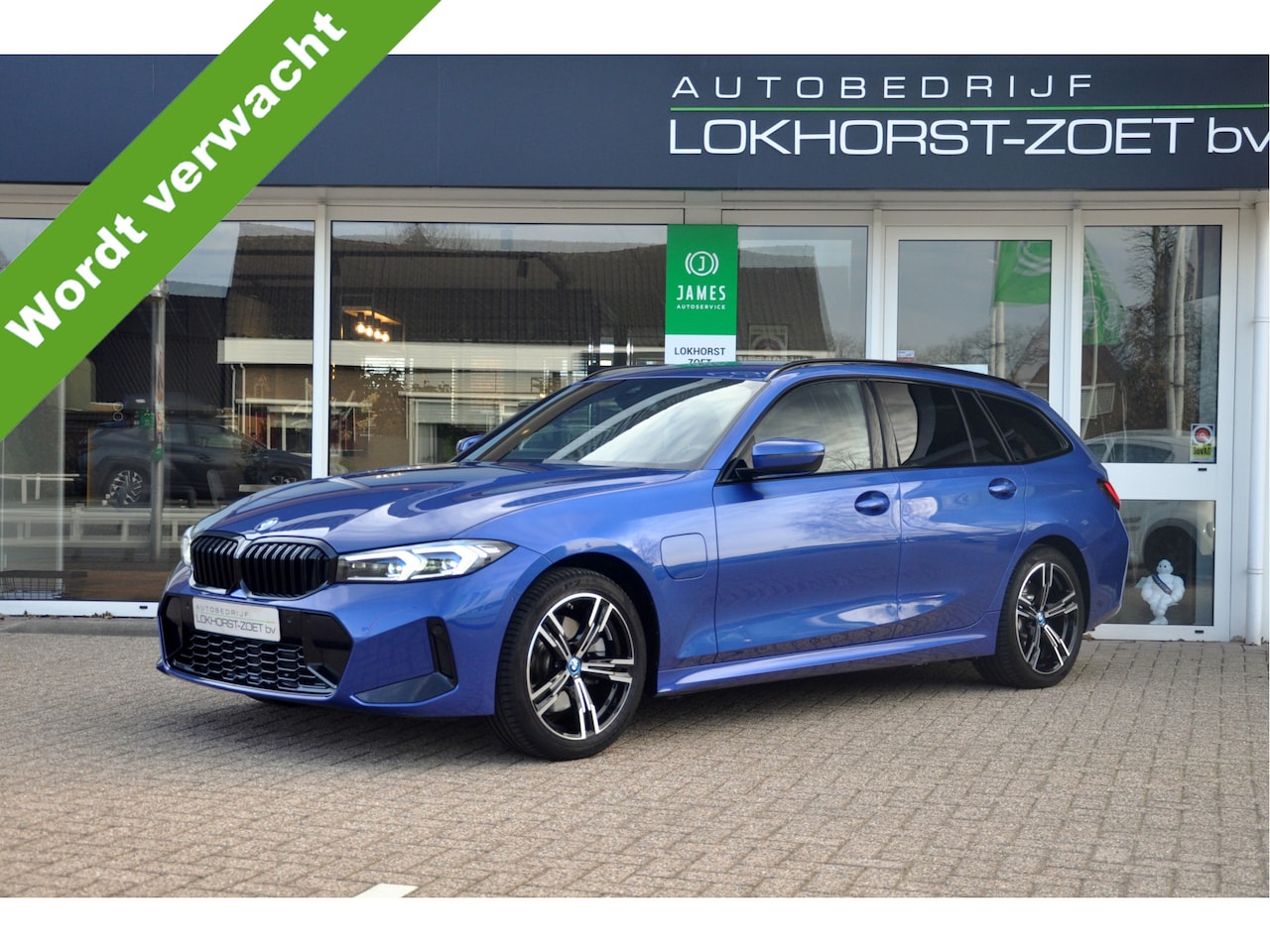 BMW 3-serie Touring - 330e | HUD | Trekhaak | Portimao Blue Metallic - AutoWereld.nl