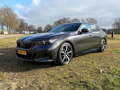 BMW 5-serie - 520i M-Sport Pro VERWACHT | Adapt. Cruise | Stoelventilatie | H&K | HUD | 360 Camera | Tre