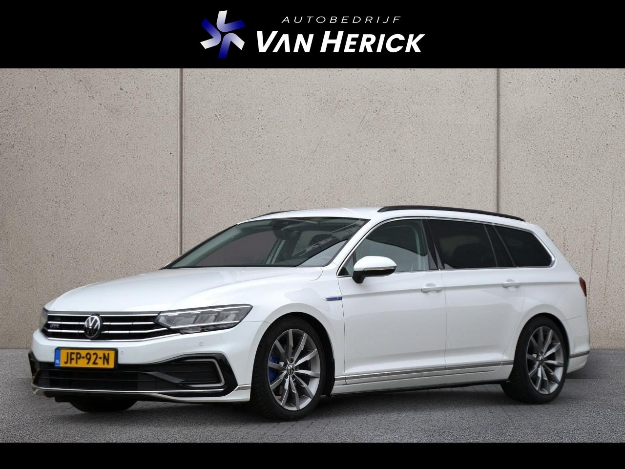 Volkswagen Passat Variant - 1.4 TSI PHEV GTE Business | Keyless | Camera | ACC | Carplay - AutoWereld.nl