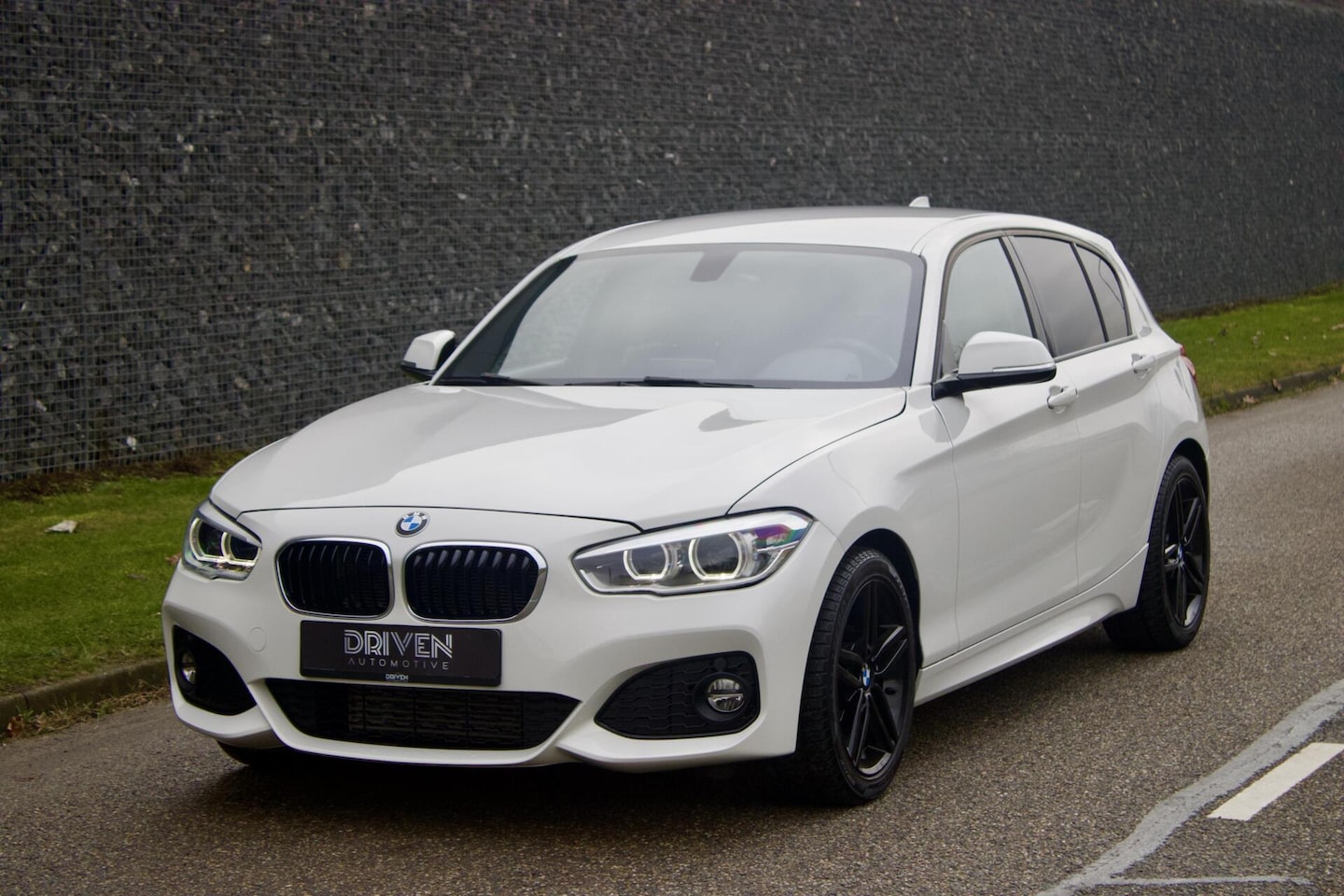 BMW 1-serie - 118i M Sport | Alcantara - Keyless - Navi - LED - AutoWereld.nl