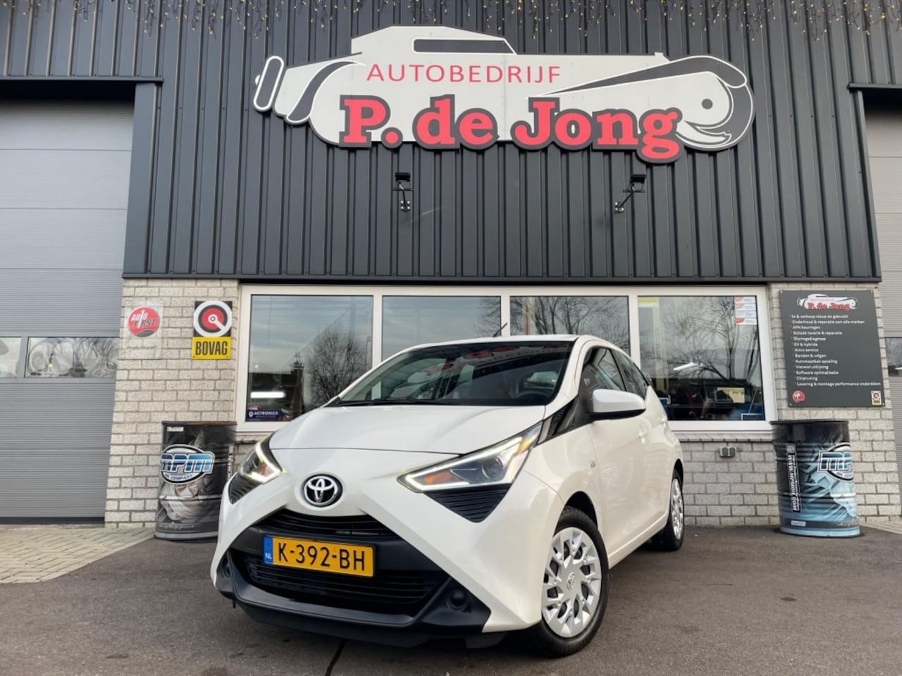 Toyota Aygo - 1.0 VVT-i x-play 1.0 VVT-I X-PLAY, Carplay, Camera, Isofix, Dealer onderhouden - AutoWereld.nl