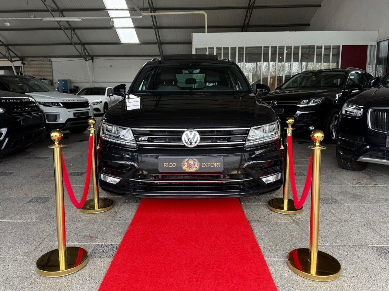 Volkswagen Tiguan - 2.0 TDI DSG ORGINAL 3X R-LINE PANO CAMERA! 2017 - AutoWereld.nl