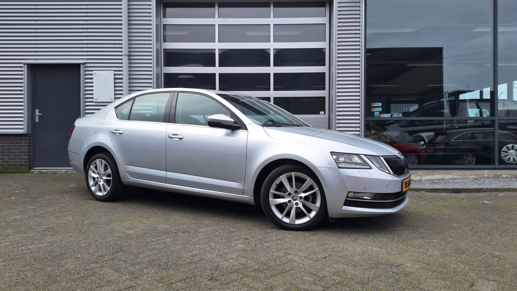 Skoda Octavia - 1.5 TSI Sty Bus Automaat/Navigatie/Led/Cruise/Pdc V/A/Enz - AutoWereld.nl