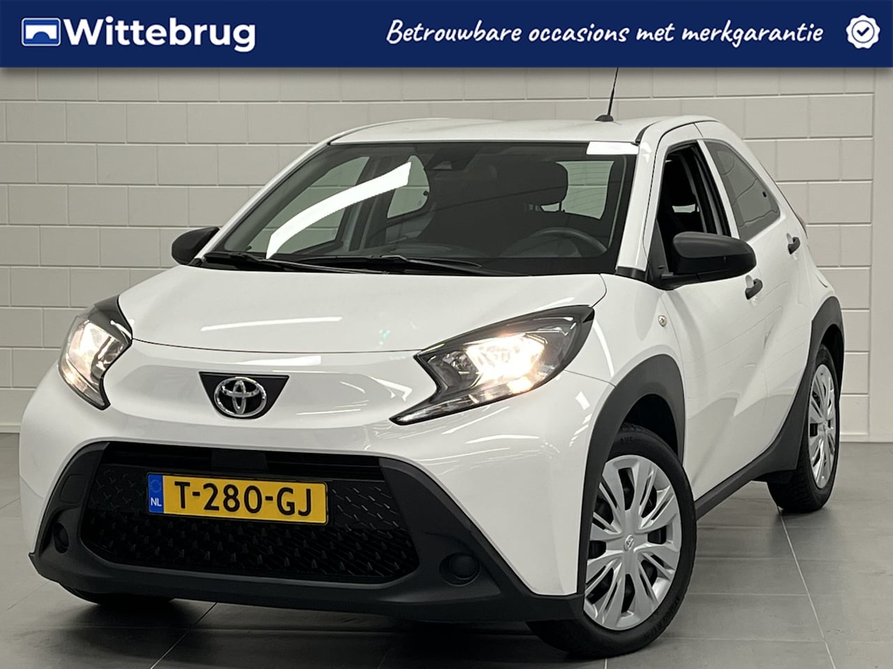 Toyota Aygo X - 1.0 VVT-i MT AIRCO | APPLE CARPLAY / ANDROID AUTO | STOERE ZUINIGE AUTO! - AutoWereld.nl