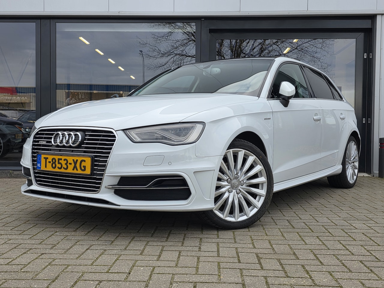 Audi A3 Sportback - 1.4 e-tron PHEV Pro Line plus + PANO DAK + KEYLESS + VOLLEER + CAMERA - AutoWereld.nl