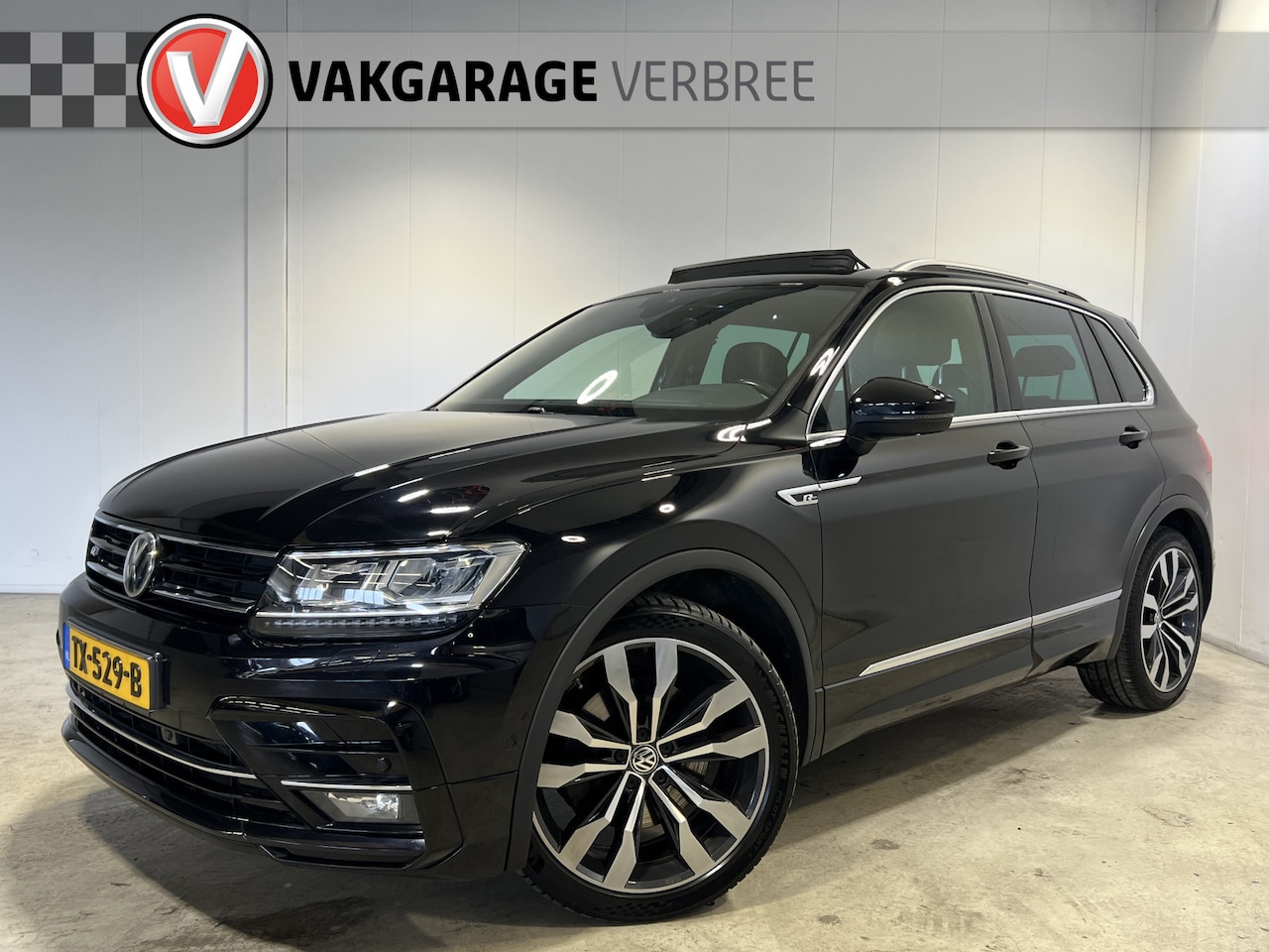 Volkswagen Tiguan - 2.0 TSI 4Motion Highline | LM Velgen 20" | Trekhaak Elektrisch Uitklapbaar | Achteruitrijc - AutoWereld.nl