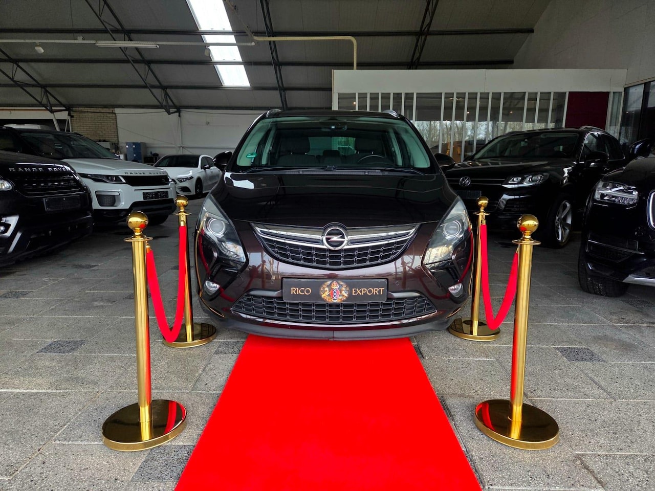 Opel Zafira Tourer - 1.4 COSMO AUBERGINE SPECIAL EFFECT! - AutoWereld.nl